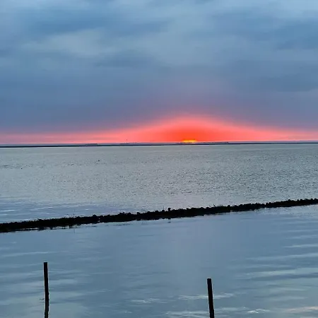 Deichkieker - Charmantes Mit Grossem Garten In Alleinlage Nahe Der Nordsee